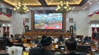 WhaMendengarkan pidato kenegaraan di Ruang Rapat Paripurna DPRD Kota Semarang (matasemarang.com/Lia DIna)atsApp Image 2026-08-14 at 19.47.37 Mendengarkan pidato kenegaraan di Ruang Rapat Paripurna DPRD Kota Semarang (matasemarang.com/Lia DIna)