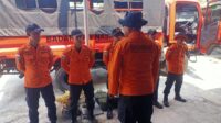 Tim SAR gabungan bersiap melakukan evakuasi pendaki yang terjatuh di kawah Gunung Slamet (foto: Basarnas Semarang)