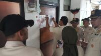 Satpol PP segel kamar yang menunggak pembayaran di Rusunawa Kudu (matasemarang.com/Lia Dina)