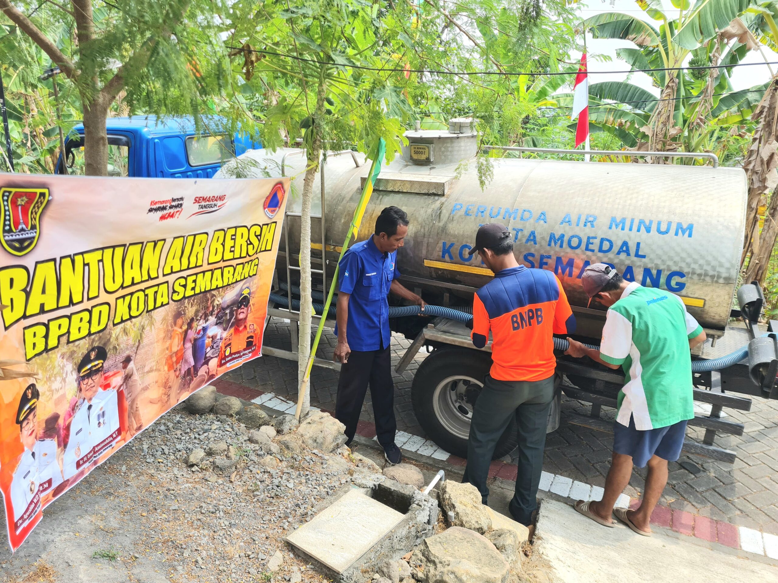BPBD Kota Semarang distribusikan air bersih ke wilayah alami kekeringan (matasemarang.com/Lia dina)