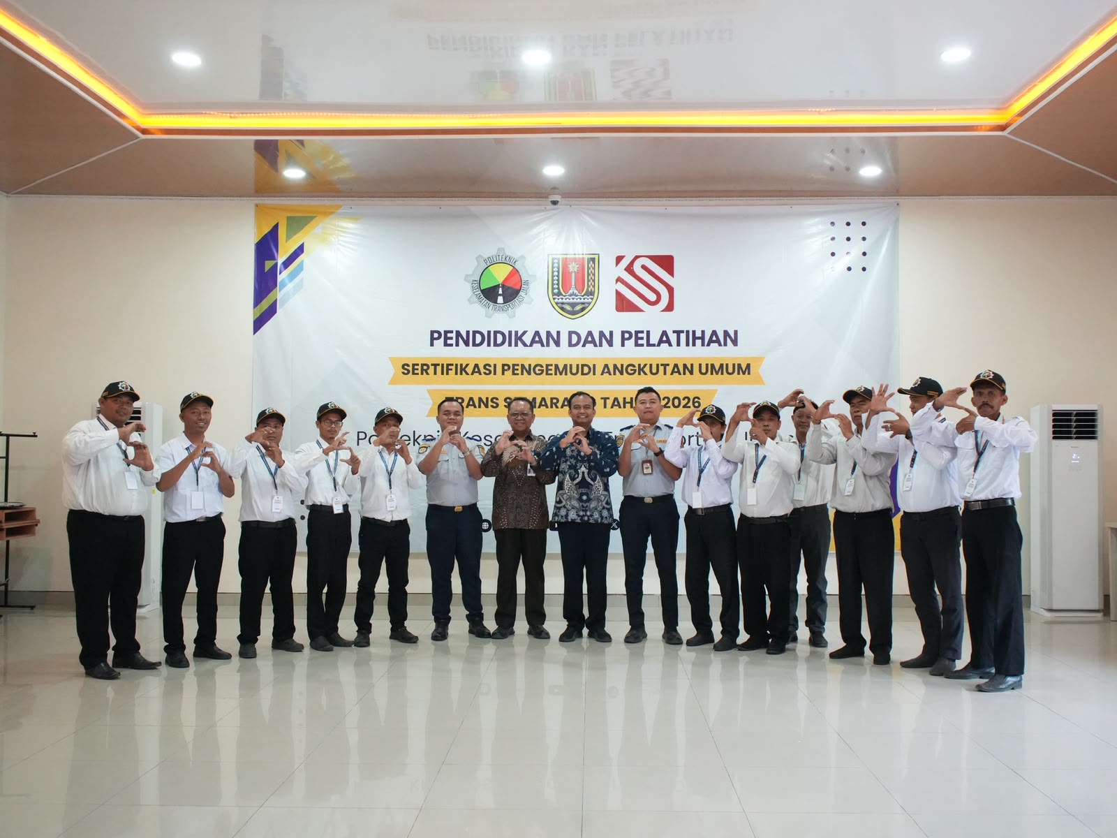 Para pramudi Koridor 1 Trans Semarang saat mengikuti Diklat Sertifikasi Pengemudi (foto: Trans Semarang)
