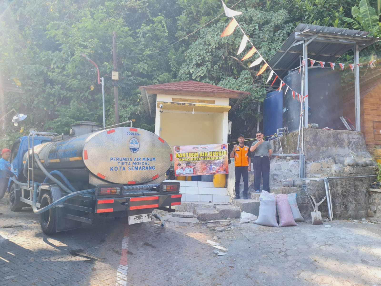 distribusi air bersih di Semarang (matasemarang.com/Lia Dina)