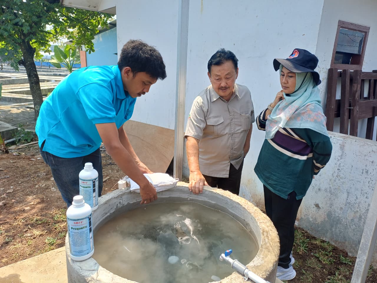 Budidaya Lele dalam buis beton (foto: Dinas Perikanan Kota Semarang) Budidaya Lele dalam buis beton (foto: Dinas Perikanan Kota Semarang)