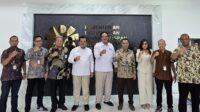 Direktur Utama Bank Jateng Bambang Widyatmoko bersama Dirjen P3KLN KP2MI Dwi Setiawan saat rapat pembahasan Program SMK Go Global di Jakarta (foto: Bank Jateng)