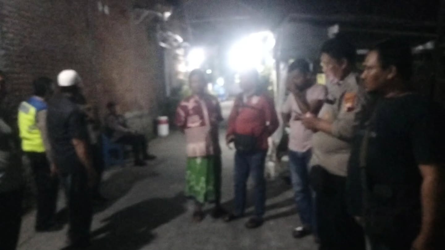 Polsek Genuk amankan pria bawa senjata tajam di tempat umum, 30 Juli 2026 (foto: Polsek Genuk) Polsek Genuk amankan pria bawa senjata tajam di tempat umum, 30 Juli 2026 (foto: Polsek Genuk)