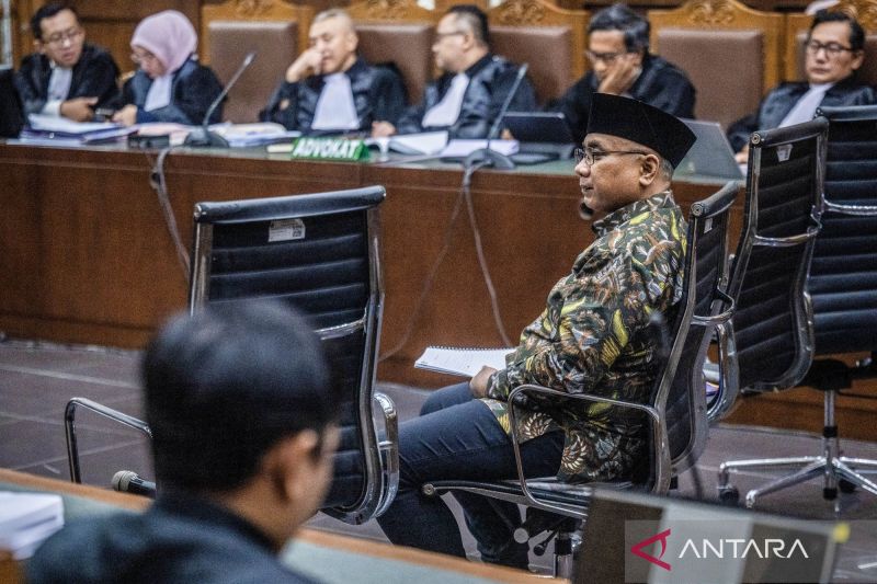 yaqut-cholil-didakwa-rugikan-negara-ratusan-miliar-2838961