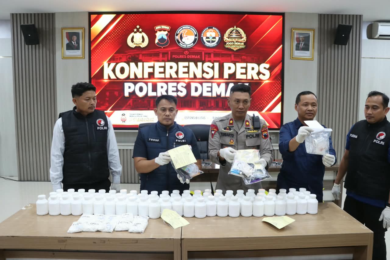 Konferensi pers di Aula Wicaksana Laghawa Polres Demak, Jumat, 18 September 2026 (foto: Polres Demak) Konferensi pers di Aula Wicaksana Laghawa Polres Demak, Jumat, 18 September 2026 (foto: Polres Demak)