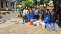 Penyaluran air bersih untuk mengatasi kekeringan di Kota Semarang (foto: Pemkot Semarang)Penyaluran air bersih untuk mengatasi kekeringan di Kota Semarang (foto: Pemkot Semarang) Penyaluran air bersih untuk mengatasi kekeringan di Kota Semarang (foto: Pemkot Semarang)