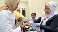 Kartu Donor Darah dengan huruf braille (matasemarang.com/ Lia Dina) Kartu Donor Darah dengan huruf braille (matasemarang.com/ Lia Dina)