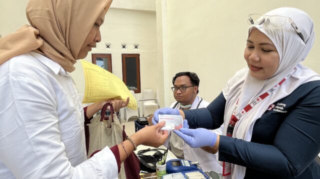 Kartu Donor Darah dengan huruf braille (matasemarang.com/ Lia Dina)