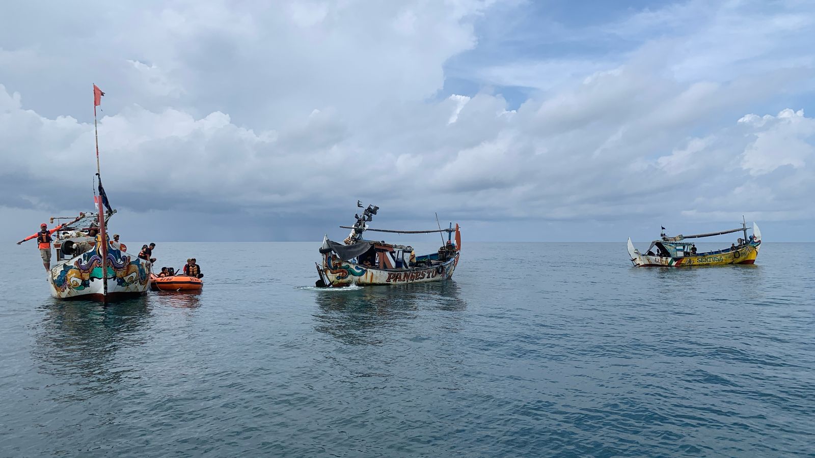 Pencarian nelayan yang hilang di perairan Jepara (foto: Basarnas Semarang) Pencarian nelayan yang hilang di perairan Jepara (foto: Basarnas Semarang)