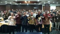 Dirut Bank Jateng Bambang Widyatmoko bersama Dirjen Bina Keuangan Daerah Kemendagri Agus Fatoni dalam acara Overview Implementasi SIPD RI-SP2D Online di Semarang (foto: bank Jateng) Dirut Bank Jateng Bambang Widyatmoko bersama Dirjen Bina Keuangan Daerah Kemendagri Agus Fatoni dalam acara Overview Implementasi SIPD RI-SP2D Online di Semarang (foto: bank Jateng)