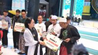 Wali Kota Semarang serahkan hadiah pemenang Festival rebana NAisonal (matasemarang.com/Lia Dina)