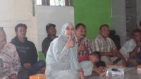 Anggota Komisi E DPRD Jateng Krisseptiana Mbak Tia saat menyampaikan sosialisasi Perda pemberdayaan perempuan pesisir di Tambakrejo Semarang Anggota Komisi E DPRD Jateng Krisseptiana Mbak Tia saat menyampaikan sosialisasi Perda pemberdayaan perempuan pesisir di Tambakrejo Semarang