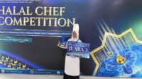 Naila Ziyadatil Husna dari Pondok Pesantren Fadhlul Fadhlan Semarang saat menerima penghargaan Juara 3 Halal Chef Competition di FESyar Regional Jawa 2026, Surabaya, Sabtu, 26 September 2026 (foto: istimewa)