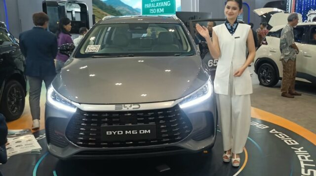 BYD M6 di GIIAS Semarang (matasemarang.com/ Ade Lukmono)