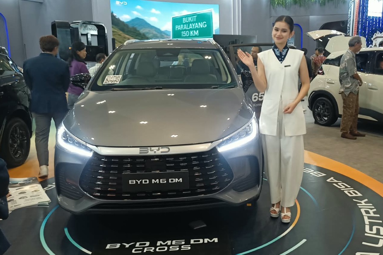 BYD M6 di GIIAS Semarang (matasemarang.com/ Ade Lukmono) BYD M6 di GIIAS Semarang (matasemarang.com/ Ade Lukmono)