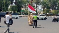 Aksi solo Lilik S suarakan kelestarian lingkungan di Kota Semarang (foto: Polsek Semarang Tengah) Aksi solo Lilik S suarakan kelestarian lingkungan di Kota Semarang (foto: Polsek Semarang Tengah)