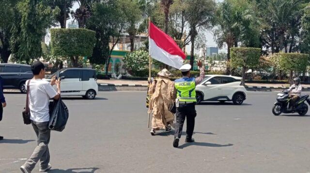 Aksi solo Lilik S suarakan kelestarian lingkungan di Kota Semarang (foto: Polsek Semarang Tengah)