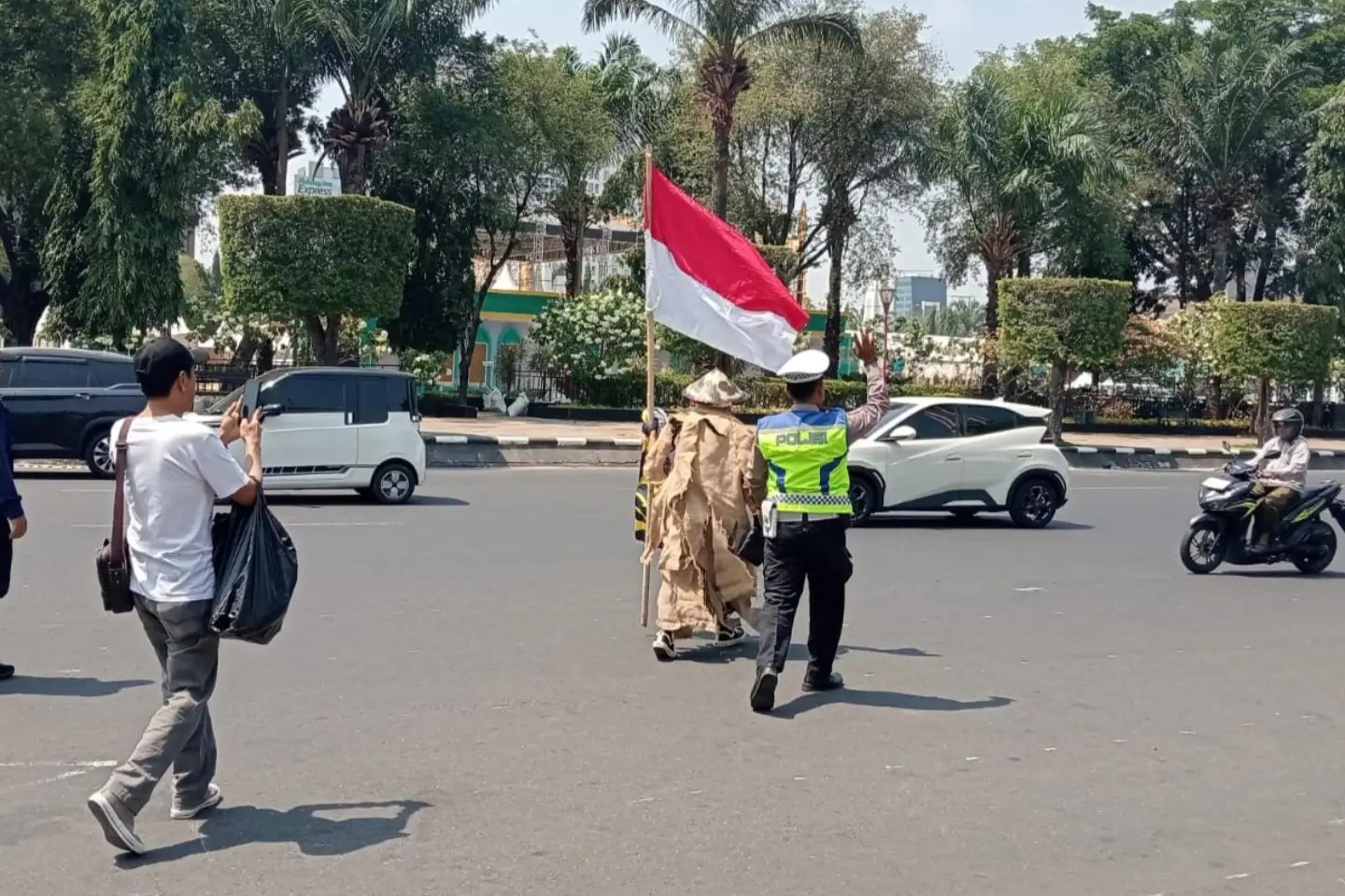 Aksi solo Lilik S suarakan kelestarian lingkungan di Kota Semarang (foto: Polsek Semarang Tengah)