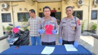 Barang bukti celurit dan sepeda motor yang diamankan penyidik Polsek Pedurungan dari tersangka penganiayaan anak (Polsek Pedurungan)