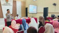 Kapolsek Pedurungan Kompol Navy bersama Tiga Pilar saat memberikan edukasi pencegahan KDRT di Kantor Kelurahan Pedurungan Tengah (foto: Polsek Pedurungan)