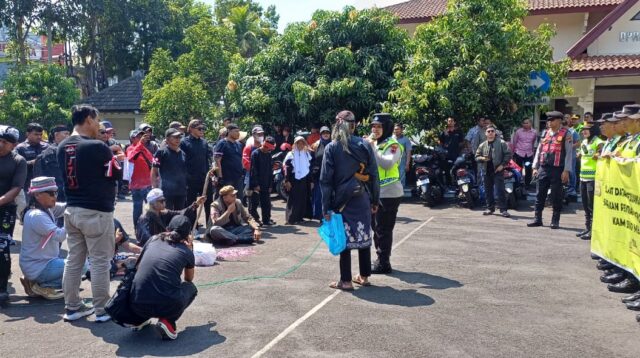 Aksi demo penolakan proyek Geothermal Gunung Ungaran, Senin 19 Oktober 2026 (foto: Polres Semarang)