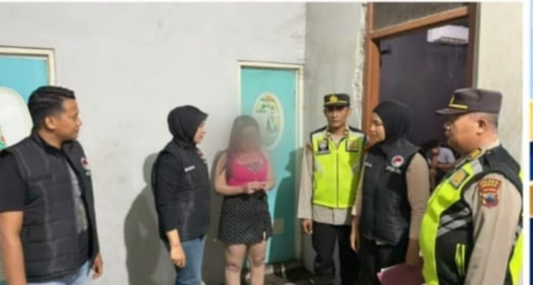 Satresnarkoba Polres Demak menggelar razia dan tes urine di tempat hiburan malam (foto: Polres Demak)