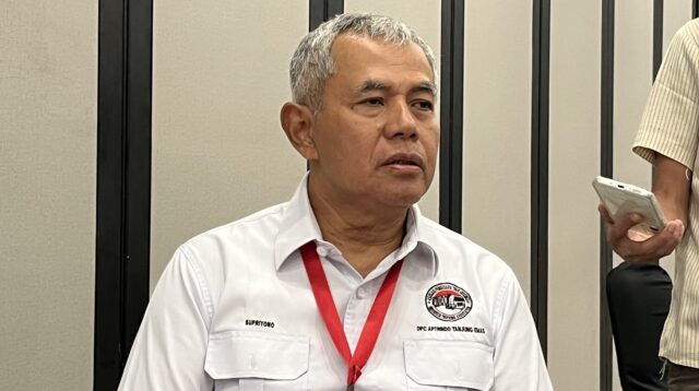 Ketua DPC Asosiasi Pengusaha Truk Indonesia (Aptrindo) Pelabuhan Tanjung Emas Supriono (matasemarang.com/ Lia Dina)