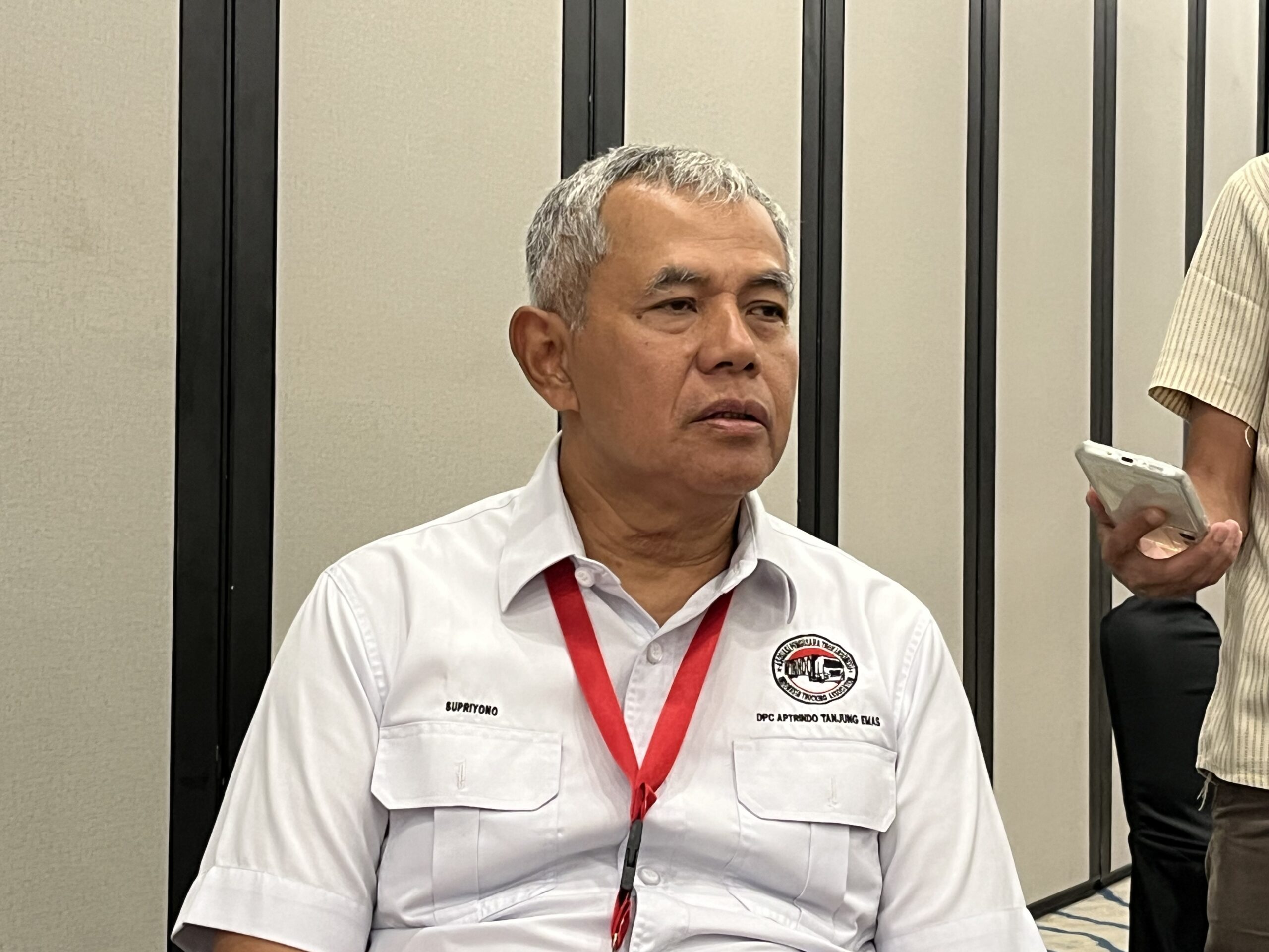 Ketua DPC Asosiasi Pengusaha Truk Indonesia (Aptrindo) Pelabuhan Tanjung Emas Supriono (matasemarang.com/ Lia Dina)