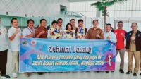 Pengurus KONI Jateng, Dispora Jateng, dan Pengprov PSTI Jateng berfoto bersama para atlet sepak takraw penyumbang medali Asian Games 2026 di area kedatangan Bandara Ahmad Yani Semarang (foto: Pemprov Jateng)