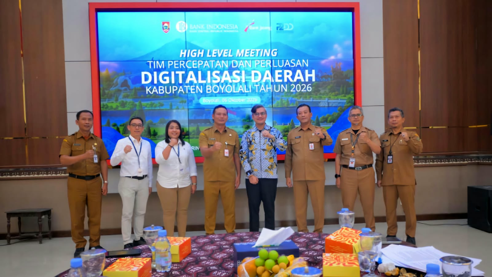 Jajaran Pemerintah Kabupaten Boyolali bersama Bank Jateng dan Bank Indonesia dalam High Level Meeting (HLM) Tim Percepatan dan Perluasan Digitalisasi Daerah (TP2DD) Kabupaten Boyolali Tahun 2026, di Kantor Bupati Boyolali, Selasa 6 Oktober 2026 (foto: Bank Jateng)