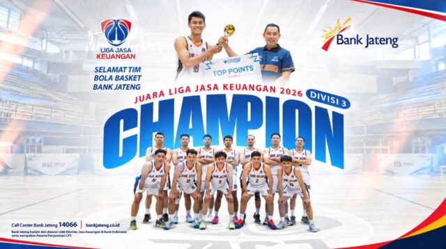 Direktur Utama Bank Jateng Bambang Widyatmoko berfoto bersama para atlet yang merupakan karyawan Bank Jateng usai meraih gelar juara Divisi 3 Liga Jasa Keuangan (LJK) 2026 di Pertamina Arena Simprug, Jakarta, Sabtu 10 Oktober 2026 (foto: Bank Jateng)