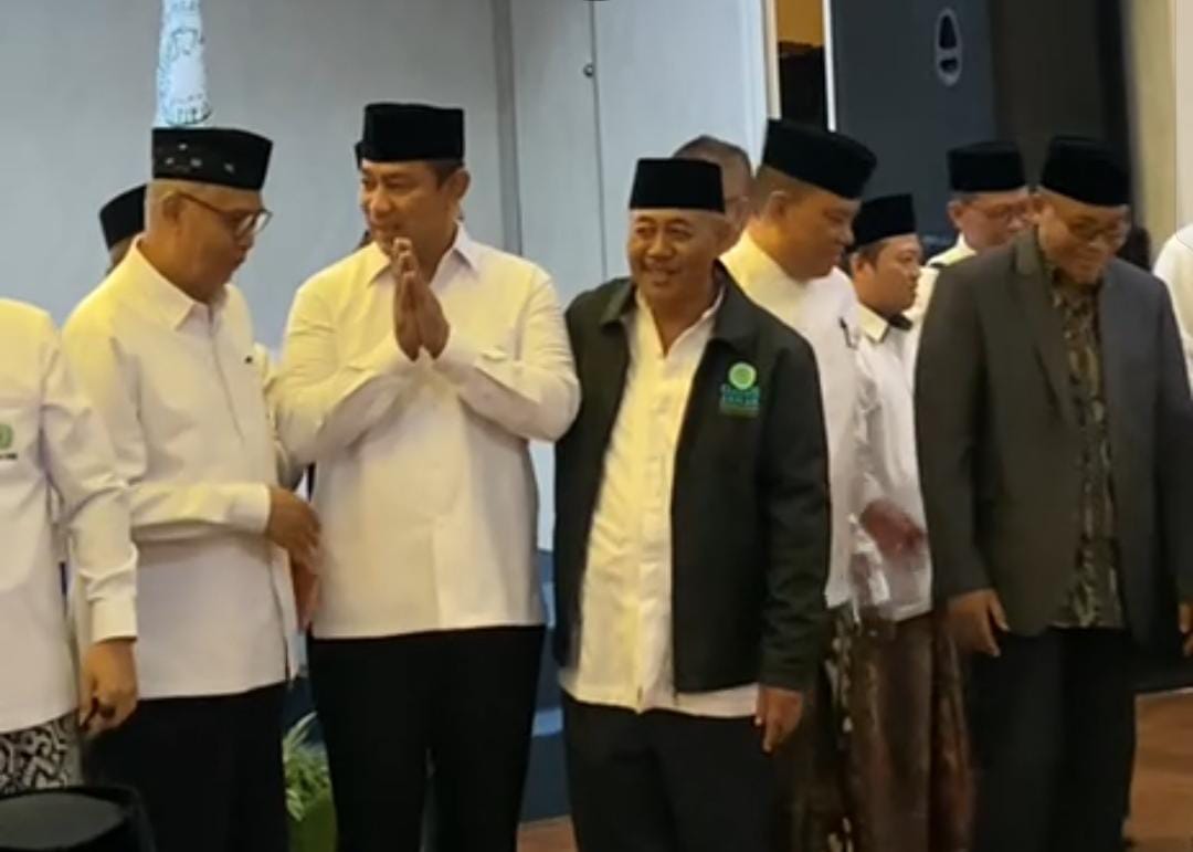Hendrar Prihadi, mantan Wali Kota Semarang dan Kepala LKPP, dilantik sebagai Ketua LPEU MUI Provinsi Jawa Tengah Hendrar Prihadi, mantan Wali Kota Semarang dan Kepala LKPP, dilantik sebagai Ketua LPEU MUI Provinsi Jawa Tengah