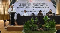 Direktur Utama Perumda BPR Bank Pasar Kota Semarang Novi Anton Andi Taadi memberikan sambutan saat acara Penerangan Hukum Binmatkum 2026 bersama Kejati Jateng (foto: Bank Pasar Kota Semarang)