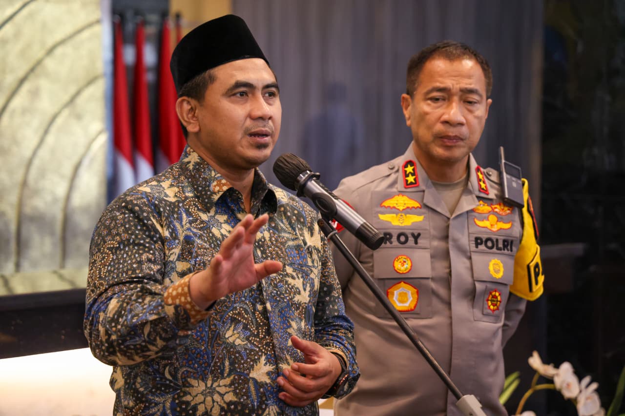 Wakil Gubernur Jawa Tengah Taj Yasin Maimoen dan Kapolda Jateng Irjen Pol Roy Hardi Siahaan dalam konferensi pers di Mapolda Jateng (foto: Pemprov Jateng)