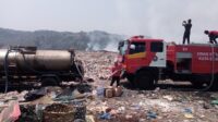 Pemadaman kebakaran TPA Jatibarang Semarang