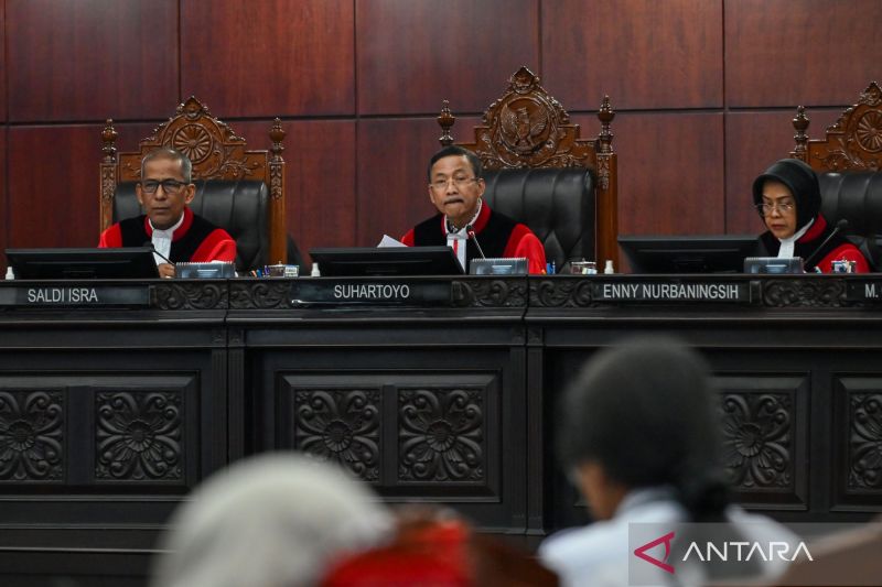 mk-gelar-sidang-putusan-18-perkara-2864973 (1)